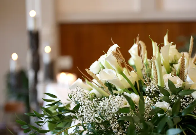 blommor vid dödsbostäd